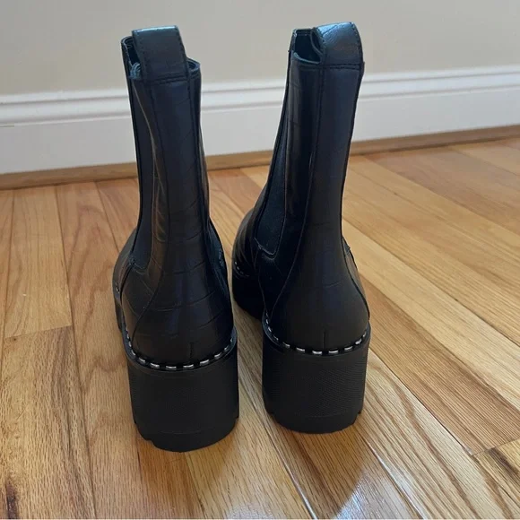 NWOT Vince Camuto Madisha Black Croc Chelsea Ankle Boots size 9.5 - Picture 7 of 10